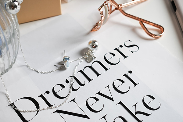 描写庐山瀑布的诗